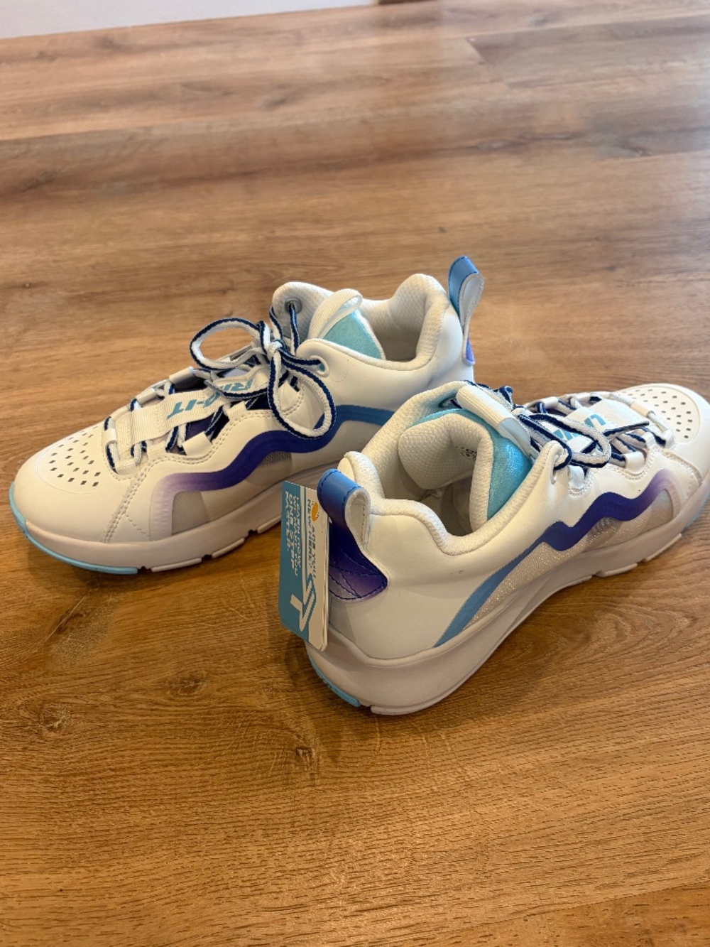 Volleyball shoes